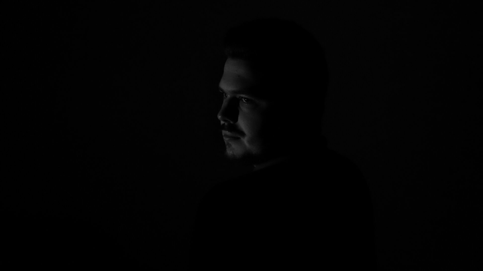 Hello, my name is <strong>Nikola Pantelin</strong>, electrical and computer engineer from Serbia.